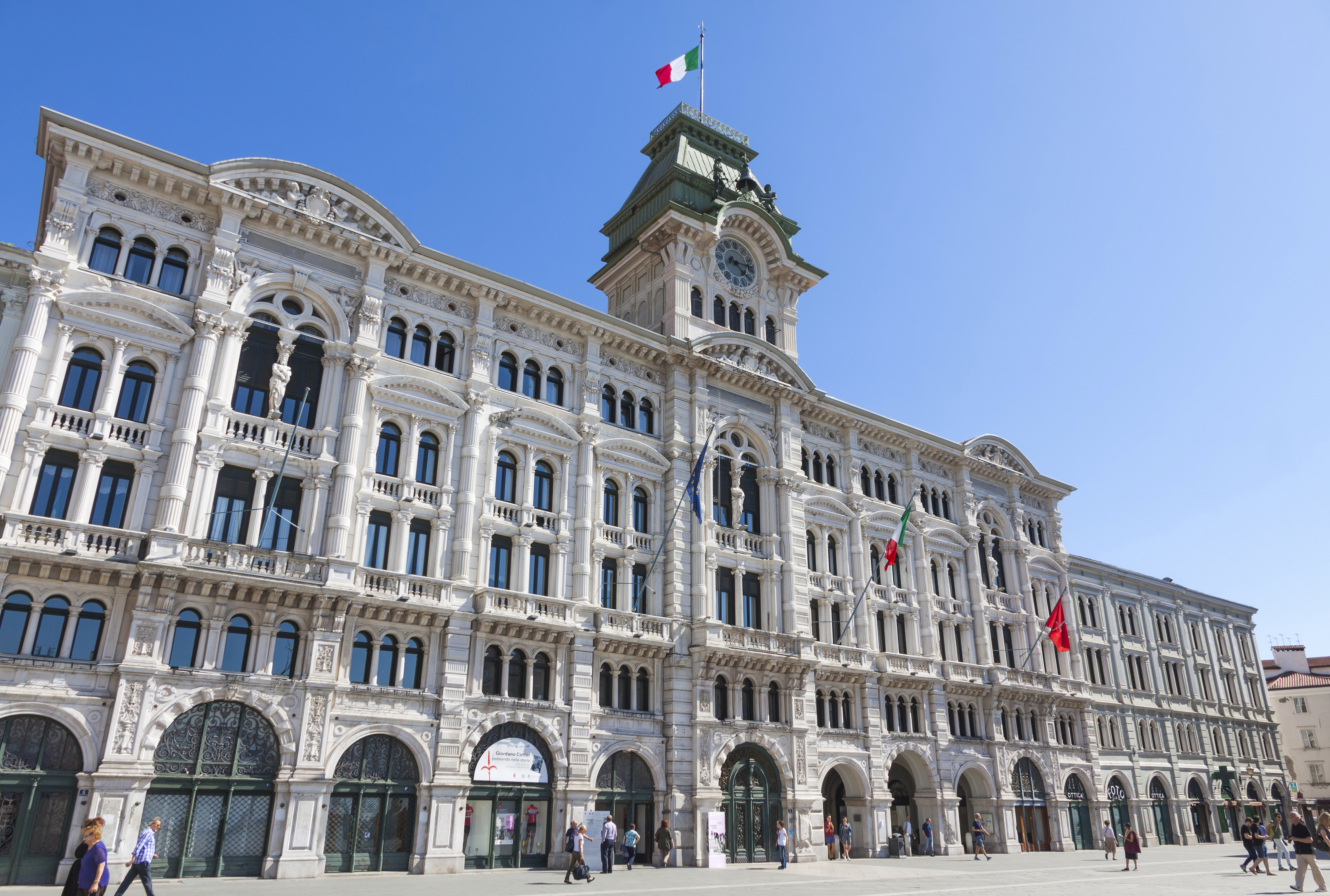 Piazza Unità con il Municipio